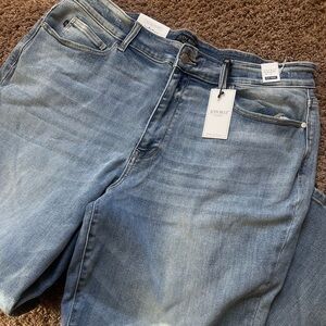 NWT Judy Blue 22W High Waist Straight Leg Bootcut Jeans in Light Wash